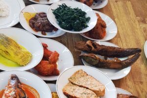 Top 3 Tempat Makan Nasi Padang Enak Dekat Monas, Rendangnya Menggoda!