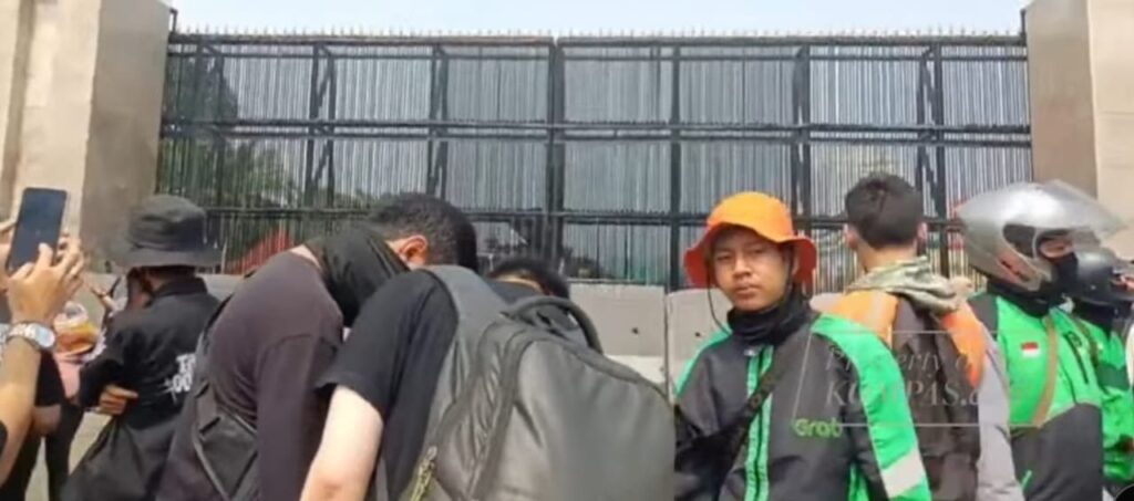 Mahasiswa dan Buruh Kepung DPR, 1.250 Personel Gabungan Diterjunkan