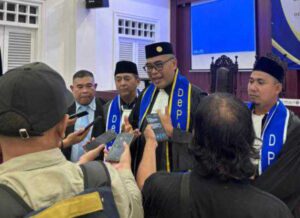 Ketum DePA-RI Kukuhkan Advokat Baru di Gedung Desmond J Mahesa ULM