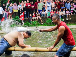 Hujan Deras Tak Surutkan Semangat, Wakil Wali Kota Bogor Ikut Lomba Gebug Bantal