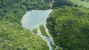 Pesona Tersembunyi Teluk Halong Allang Asaude SBB, Surga Bahari di Maluku yang Bikin Takjub!