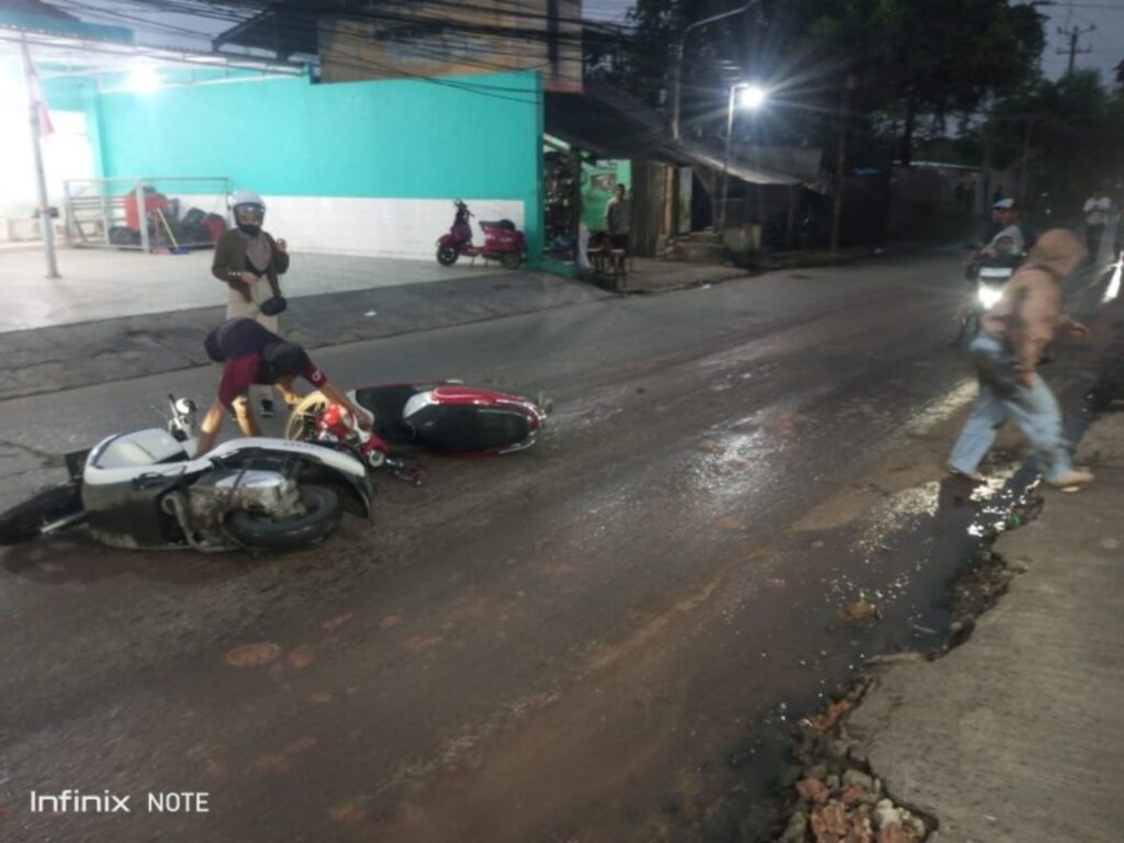 Jalan Caringin-Cibugel Jadi Jalur Maut, Semalam Delapan Pemotor Jatuh Tergelincir