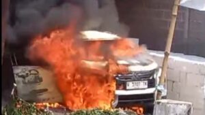 Suara Ledakan Membakar Mobil Expander di Jombang Pemilik Mengalami Luka Bakar