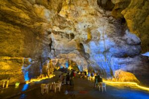 Nikmati Indahnya Cahaya Alami di Goa Terawang Blora