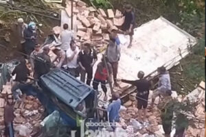 Truk Muatan Susu Jatuh ke Jurang, Diduga Rem Alami Gangguan