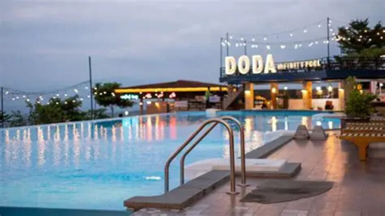5 Kolam Renang Hotel di Surabaya yang Bisa Diakses Tanpa Menginap 3 Bukit Indah Doda