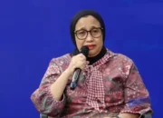 Tangis Wakil Kepala BGN Pecah, Minta Maaf atas Kasus Keracunan MBG