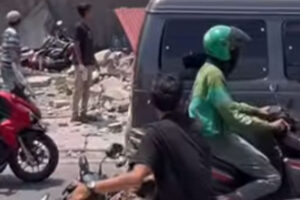 Atap Kanopi Minimarket di Depok Ambruk, Diduga Akibat Angin Kencang