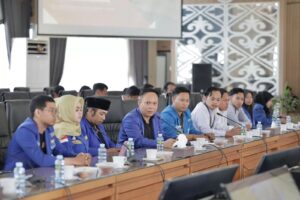 Mahasiswa Geruduk DPRD Kalsel, Desak Polisi Tindak Truk Tambang Nakal