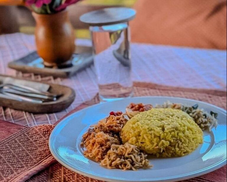 5 Spot Sarapan Nasi Kuning Terenak di Malang, Gurih dan Mengenyangkan untuk Awali Hari 3 nasi kuning khas bali