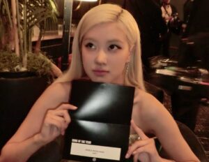 Rose BLACKPINK Catat Sejarah di VMA 2025, Menang Song of the Year Bareng Bruno Mars, Kutip Pesan Terapis!