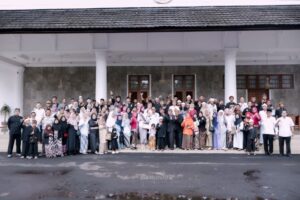 Menjelang Tradisi Merlawu, Warga Wanasigra Ciamis Serahkan Hasil Bumi ke Bupati: Warisan Budaya yang Terjaga!