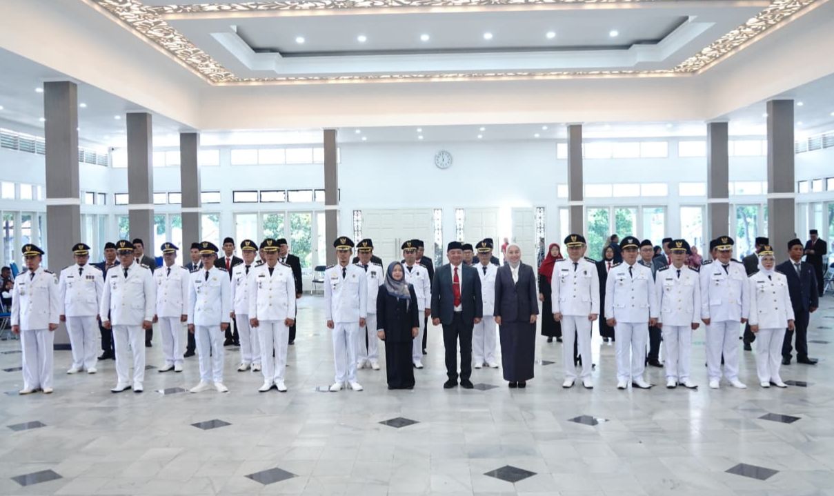 Pelantikan camat dan sekmat di Garut