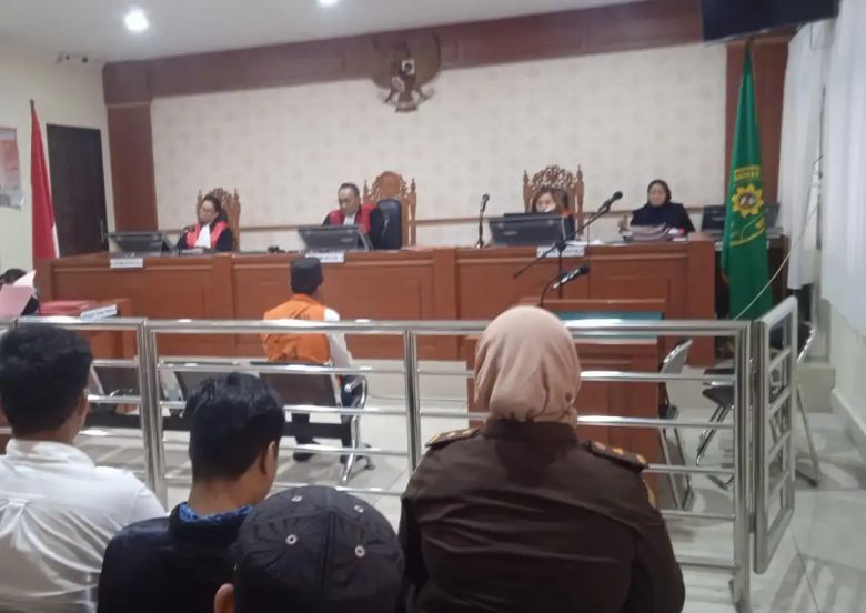 Jaksa Penuntut Umum (JPU) Masden Kahfi, SH menuntut Hendra Yudi Setiawan alias Yudi