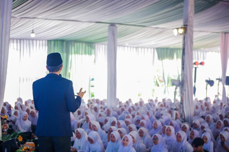 Mahasiswa Universitas Ibn Khaldun (UIKA) Bogor.
