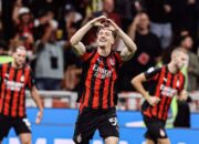 GILA! AC Milan Tumbangkan Napoli di Bawah Tekanan, Maignan Jadi Pahlawan, Rossoneri Resmi Kuasai Klasemen!