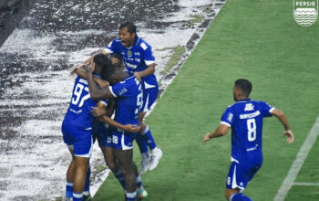 Selebrasi skuad Arema.