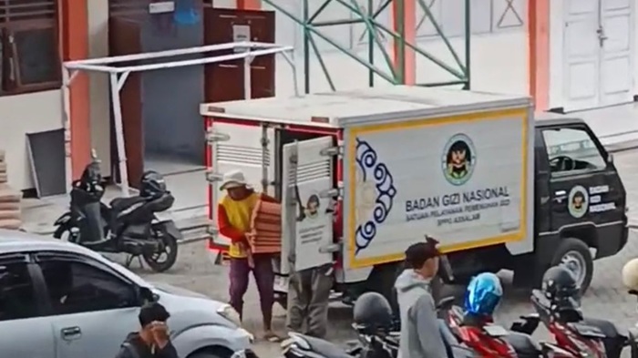 Mobil MBG Ketahuan Angkut Genteng, Publik Soroti Dugaan Penyalahgunaan Fasilitas