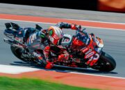 Duel Sengit di Mandalika! Bezzecchi Rebut Podium Utama, Marquez Hanya Finish Ketujuh