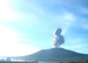 Gunung Ibu Erupsi, Kolom Abu Vulkanik Menjulang hingga 600 Meter