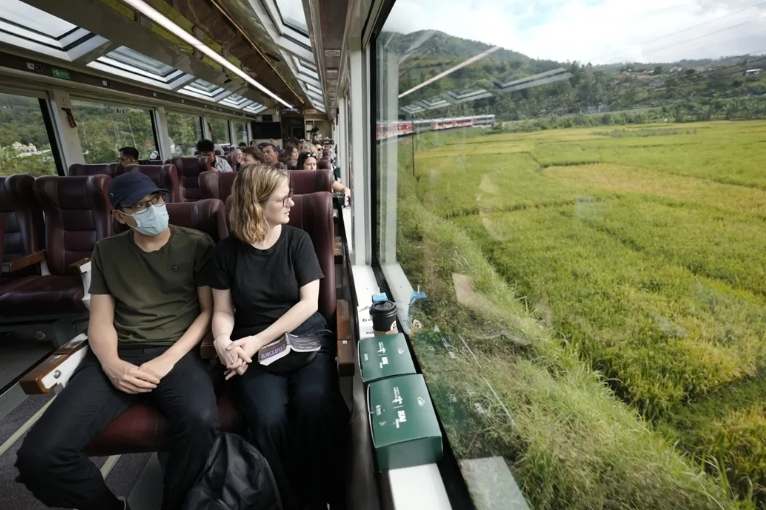 'West Java Traincation' Lewat Jalur Kereta Api Wisata