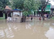Bekasi Tenggelam: Kali Cikarang Meluap, Warga Panik Selamatkan Harta Benda
