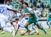 Persebaya Bunuh Diri, Pemain Arema Dapat Kartu Merah Bruno Samakan Kedudukan 1-1