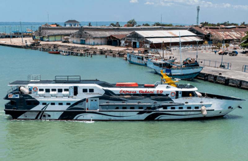 Kapal Expres Bahari 8B