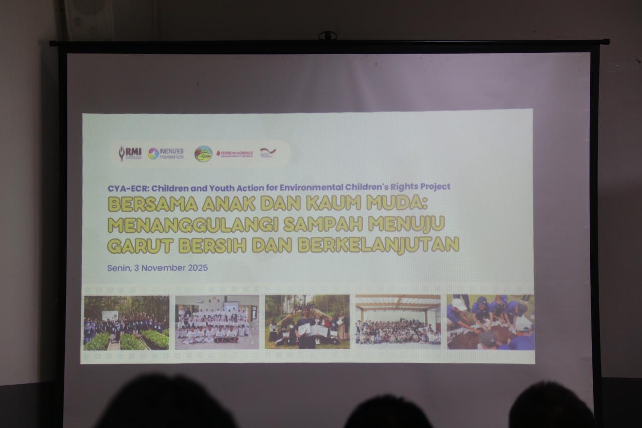 Lokakarya bertajuk “Bersama Anak & Kaum Muda: Menanggulangi Sampah menuju Garut Bersih dan Berkelanjutan” di Ballroom Fave Hotel Garut.