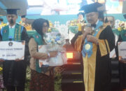 Meninggal Jelang Wisuda, Nama Mahasiswi Uniska Kediri Tetap Dipanggil sebagai Lulusan Terbaik