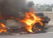 Warga Panik, Tiga Mobil Parkir di Sawah Besar Terbakar