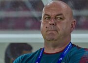 Kebobolan Cepat dan Lini Tengah Kacau, Bojan Akui Persib Tampil Buruk