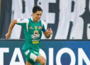 Duel Sengit Berakhir Imbang, PSM Makassar Tahan Persebaya 1-1