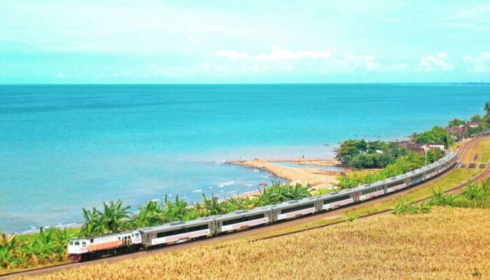 Tak Banyak yang Tahu! Stasiun Plabuan yang Berada di Tepi Laut Ini Simpan Sejarah dan Pemandangan Spektakuler