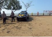 Akhir Pekan Padat! Polisi Perketat Patroli di Pantai Tirtamaya untuk Jaga Keamanan Wisatawan
