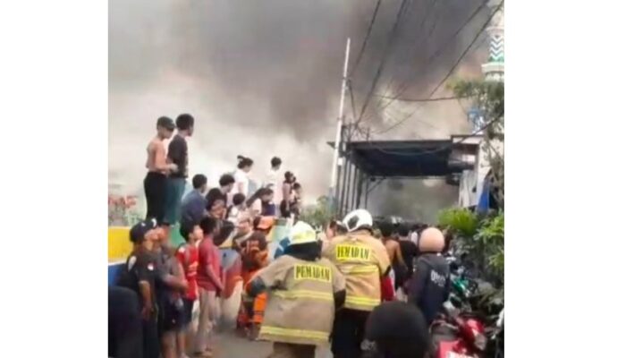 Kebakaran Mengerikan! 50 Rumah Ludes, 350 Warga Mengungsi di Jati Pulo Palmerah