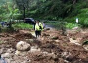 Menuntun Sepeda Motor Mogok, Warga Magetan Tewas Tertimbun Tanah Longsor