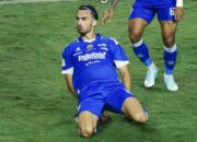 Drama VAR dan Kartu Merah Beckham, Persib Tekuk Dewa United 1-0