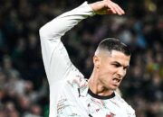 Aksi Sikut Ronaldo Bisa Berbuntut Pelanggaran Kekerasan Hukuman Larangan Tiga Pertandingan