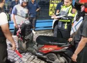 WNA China Tewas Ditabrak Motor Saat akan Menyeberang di Jalan Raya Jombang naik Honda Beat