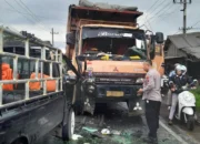 KECELAKAAN MAUT! Pikap Vs Truk Bertabrakan di Gresik, Balita 4 Tahun Tewas Disamping Ayah dan Ibunya