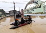 Banjir Parah Landa Bekasi, Air Capai 1 Meter dan Pohon Bertumbangan