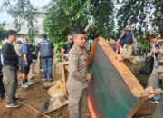Biasanya Meliput, Kini Wartawan Bersihkan Sampah di Alun-alun Bogor