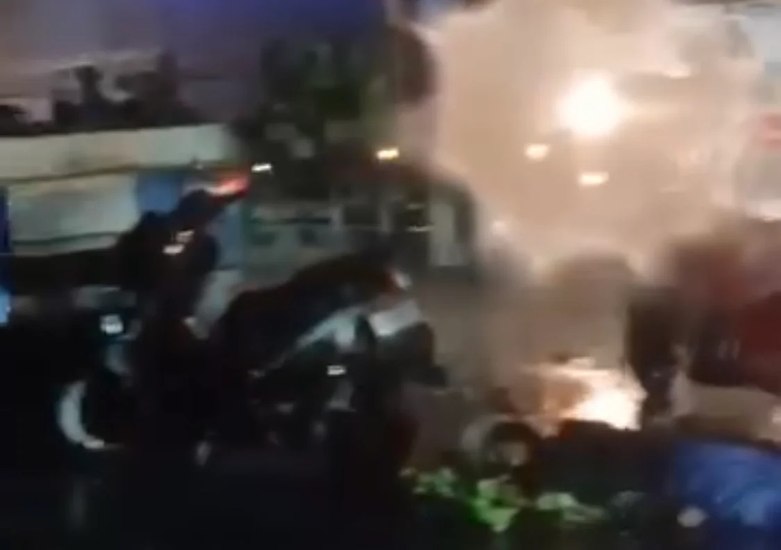 Truk Tronton Mogok di Gresik (Istimewa)