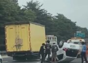 Kecelakaan di Tol Jagorawi Km 24 Arah Jakarta, Mobil Terbalik