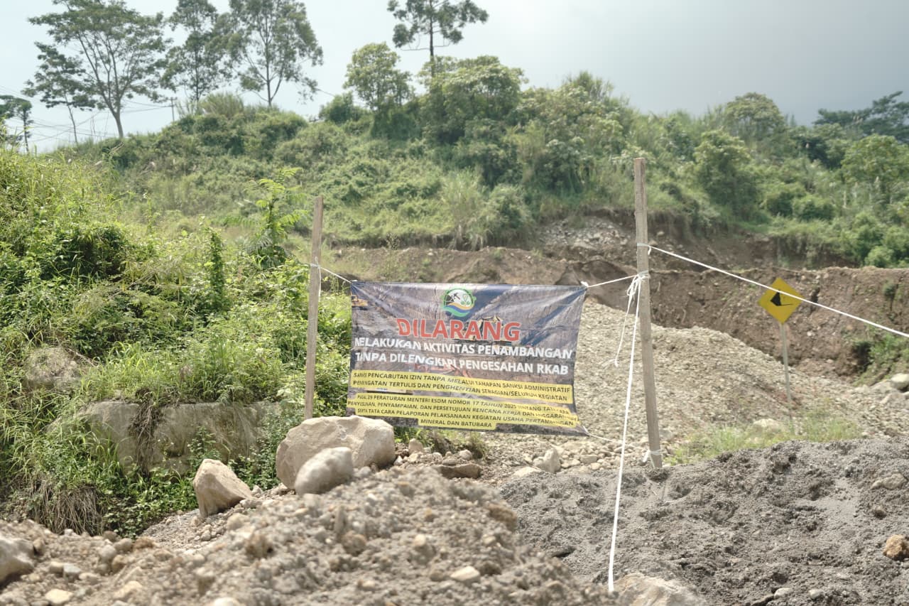 Penambangan pasir di Garut