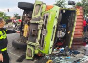 Laka Mengerikan Truk Kontainer Terguling di Balongbendo Menimpa Warga Jombang, Tewas Usai Pulang Kerja