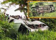 Tahun Baru kelabu di Jember, Ban Pacah Mini Bus Oleng Tabrak Pohon Asem, 3 Orang Tewas