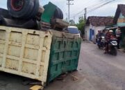 Sopir Tewas Terjepit! Kecelakaan Truk Rongsokan Terguling di Bypass Trowulan Mojokerto, Begini Kronologinya