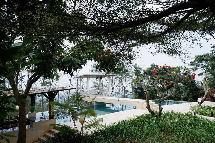 5 Kolam Renang di Bandung yang Seru